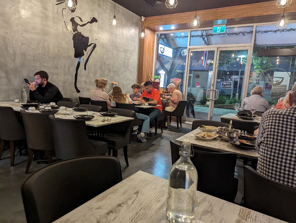 Vibe, Nom Nom Thai Restaurant