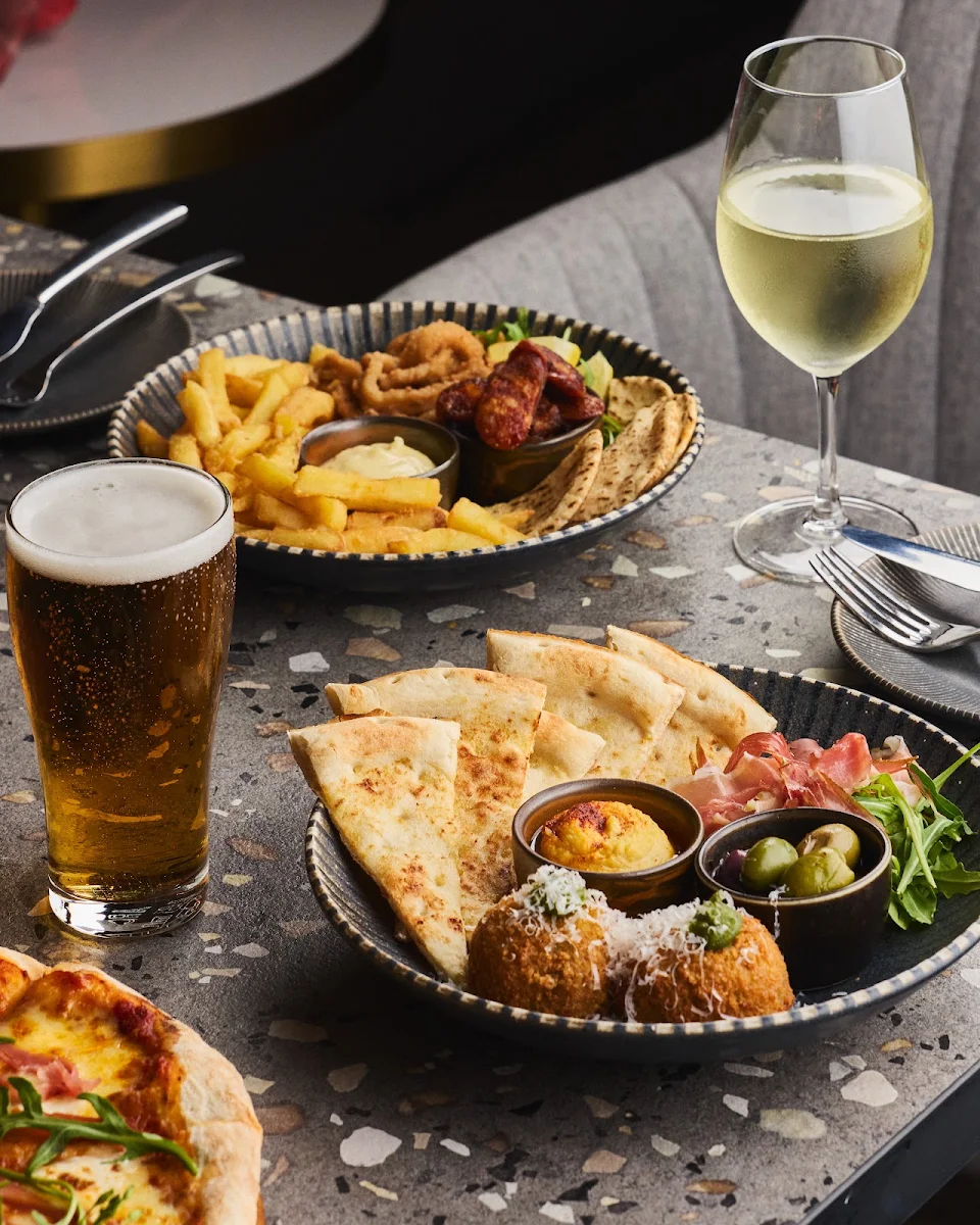 Food & drink, Alexander's