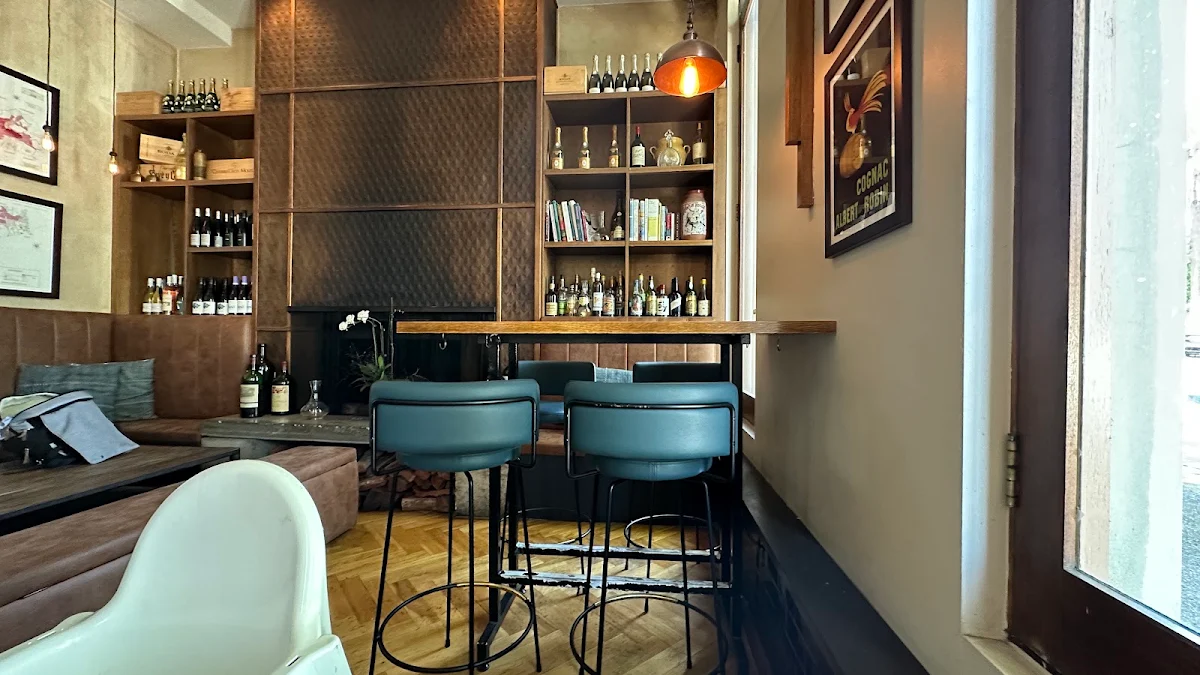 Vibe, Bistro Gitan