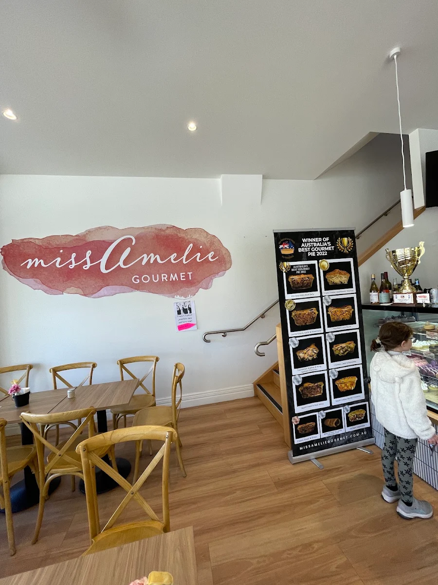 Vibe, Miss Amelie Gourmet