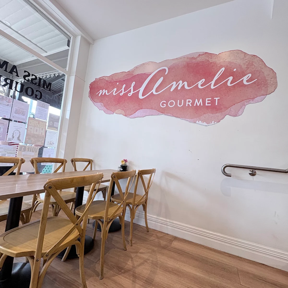 Vibe, Miss Amelie Gourmet