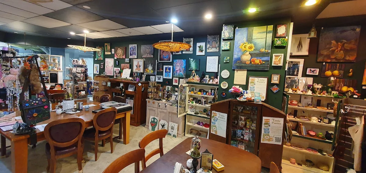 Vibe, Three of Cups Teahouse