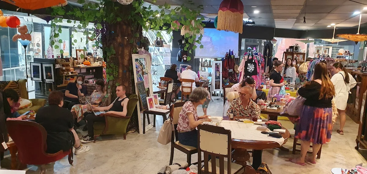 Vibe, Three of Cups Teahouse