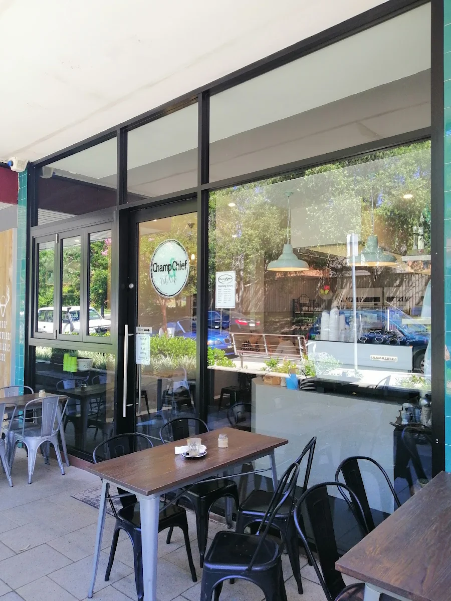 Vibe, Amici Street Cafe