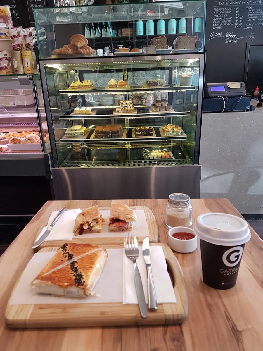 Vibe, Amici Street Cafe
