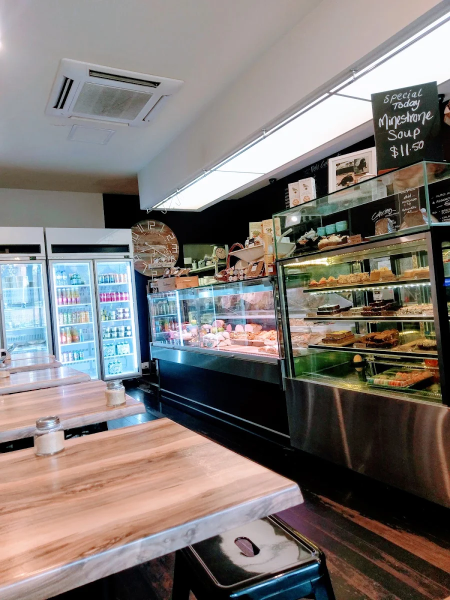 Vibe, Amici Street Cafe