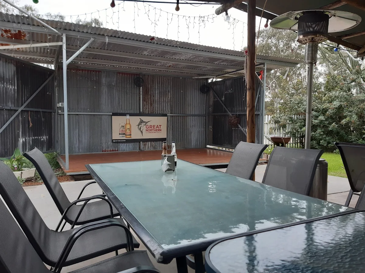 Vibe, Sandy Creek Pub