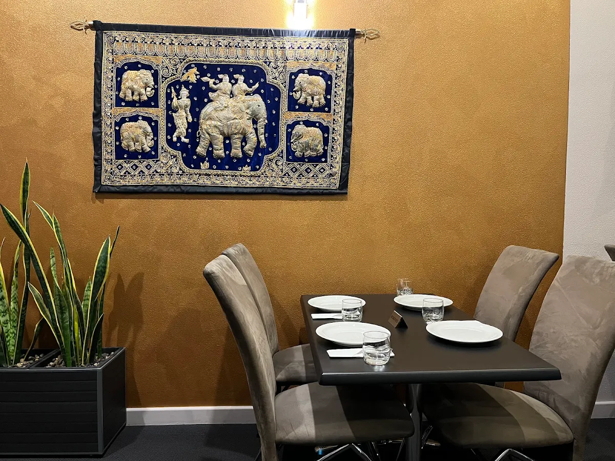 Vibe, Simply Thai Restaurant