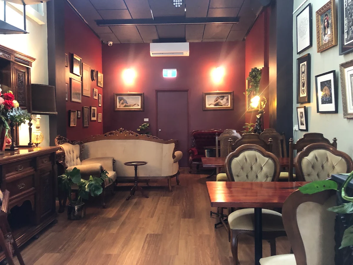 Vibe, Cyrus Artlounge