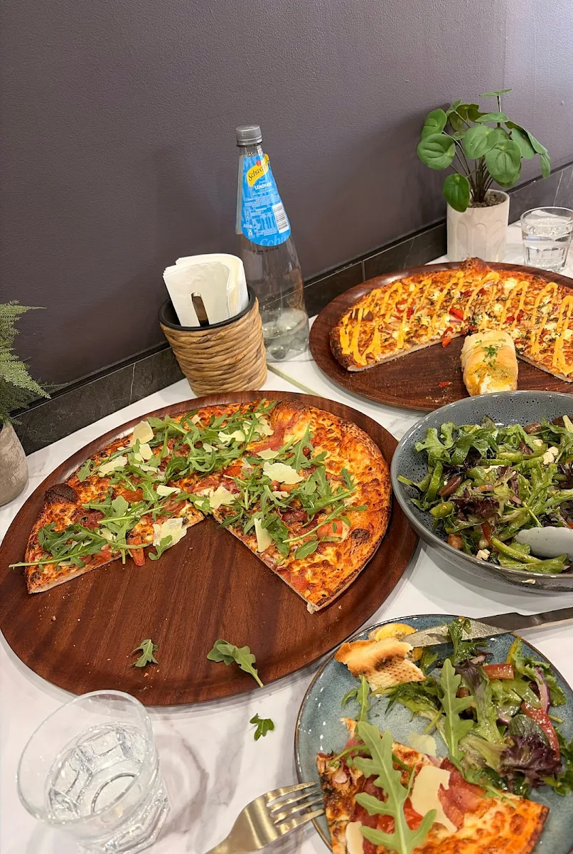 Food & drink, Michaelangelo's Pizzeria