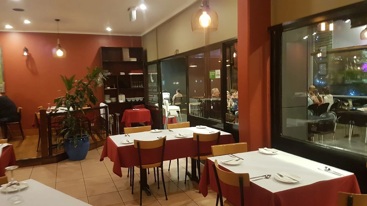 Vibe, Luna Rossa Italian Restaurant