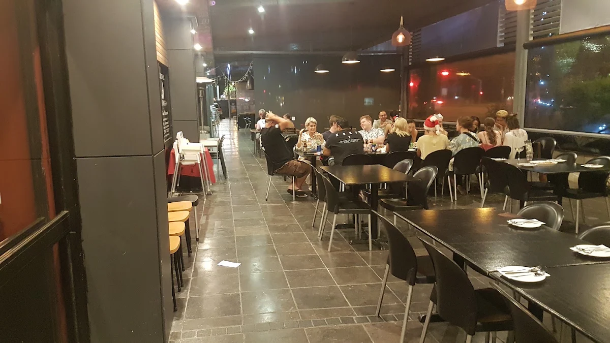 Vibe, Luna Rossa Italian Restaurant