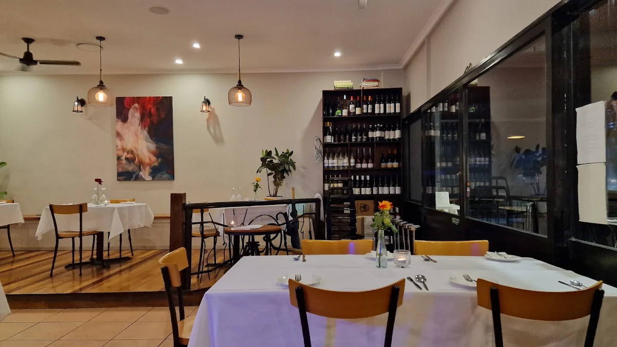 Vibe, Luna Rossa Italian Restaurant