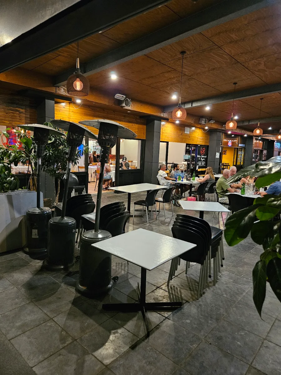 Vibe, Luna Rossa Italian Restaurant