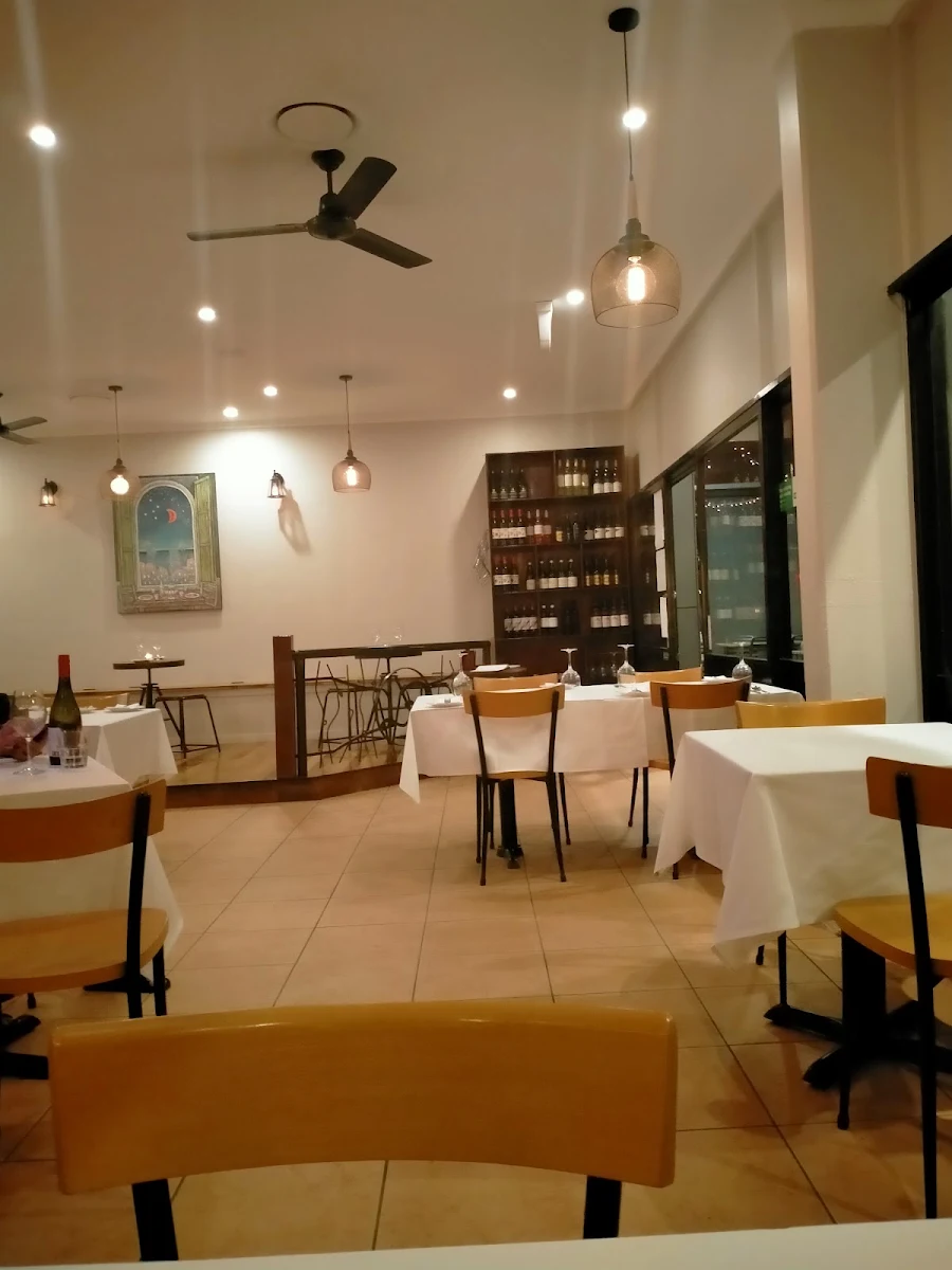 Vibe, Luna Rossa Italian Restaurant