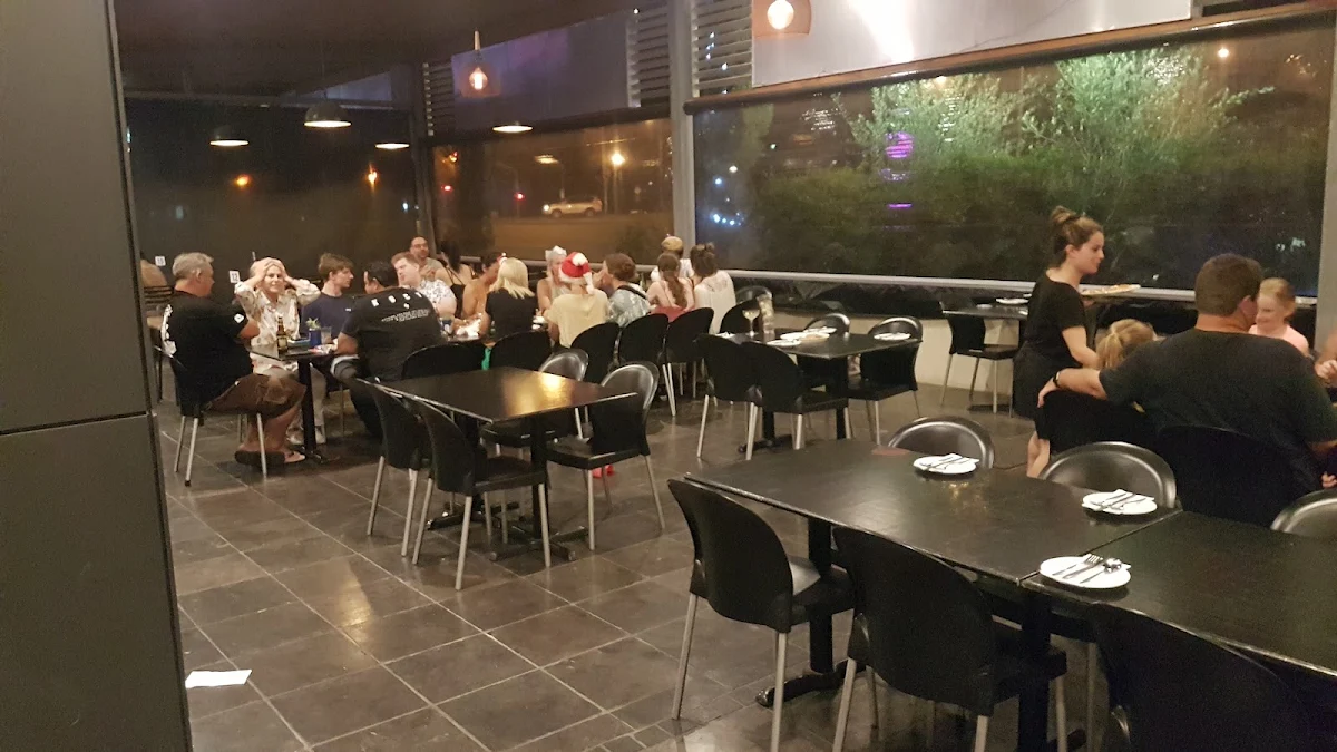 Vibe, Luna Rossa Italian Restaurant