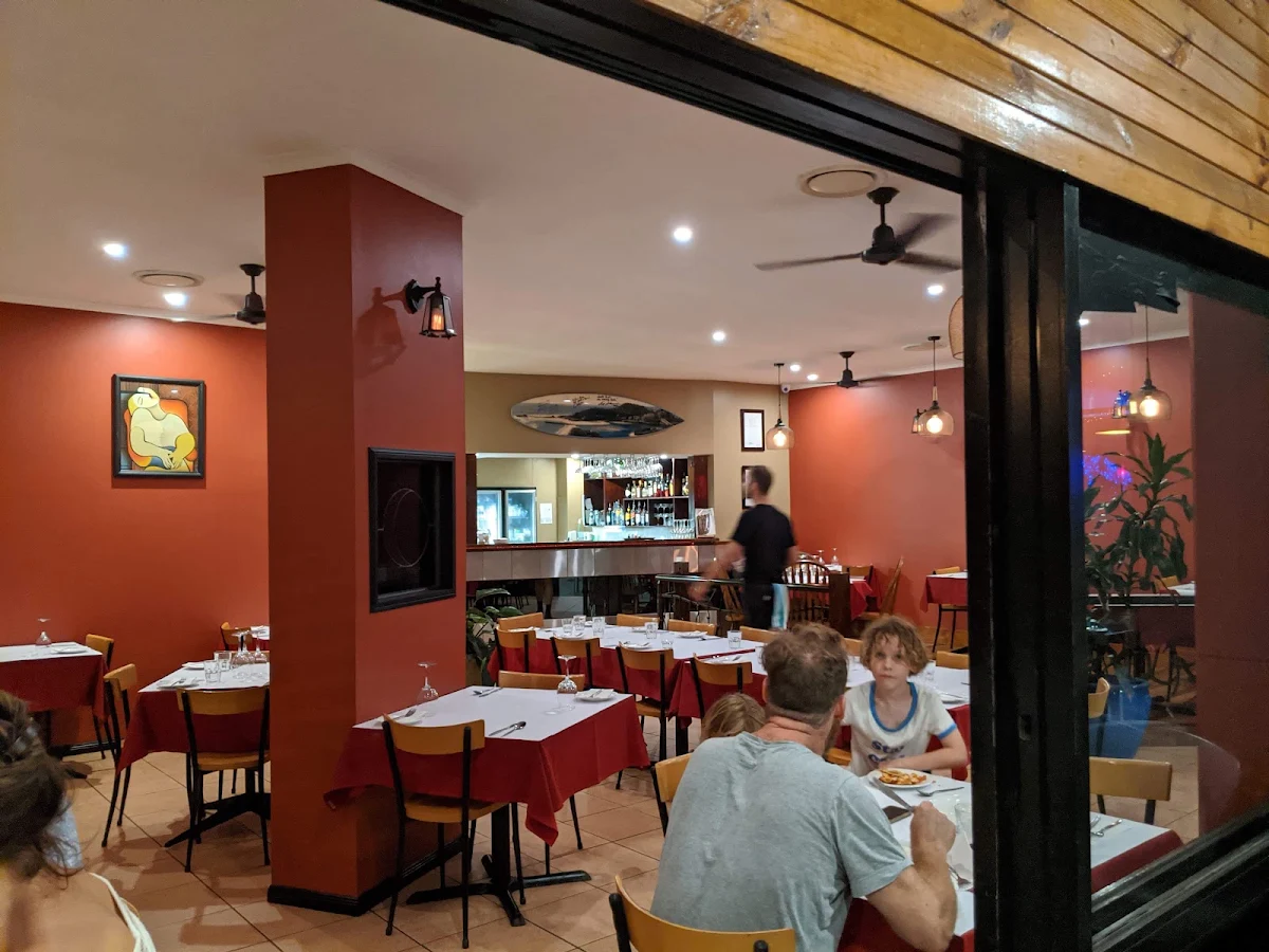 Vibe, Luna Rossa Italian Restaurant