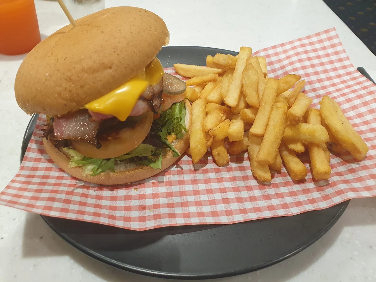 Food & drink, Settlers Tavern