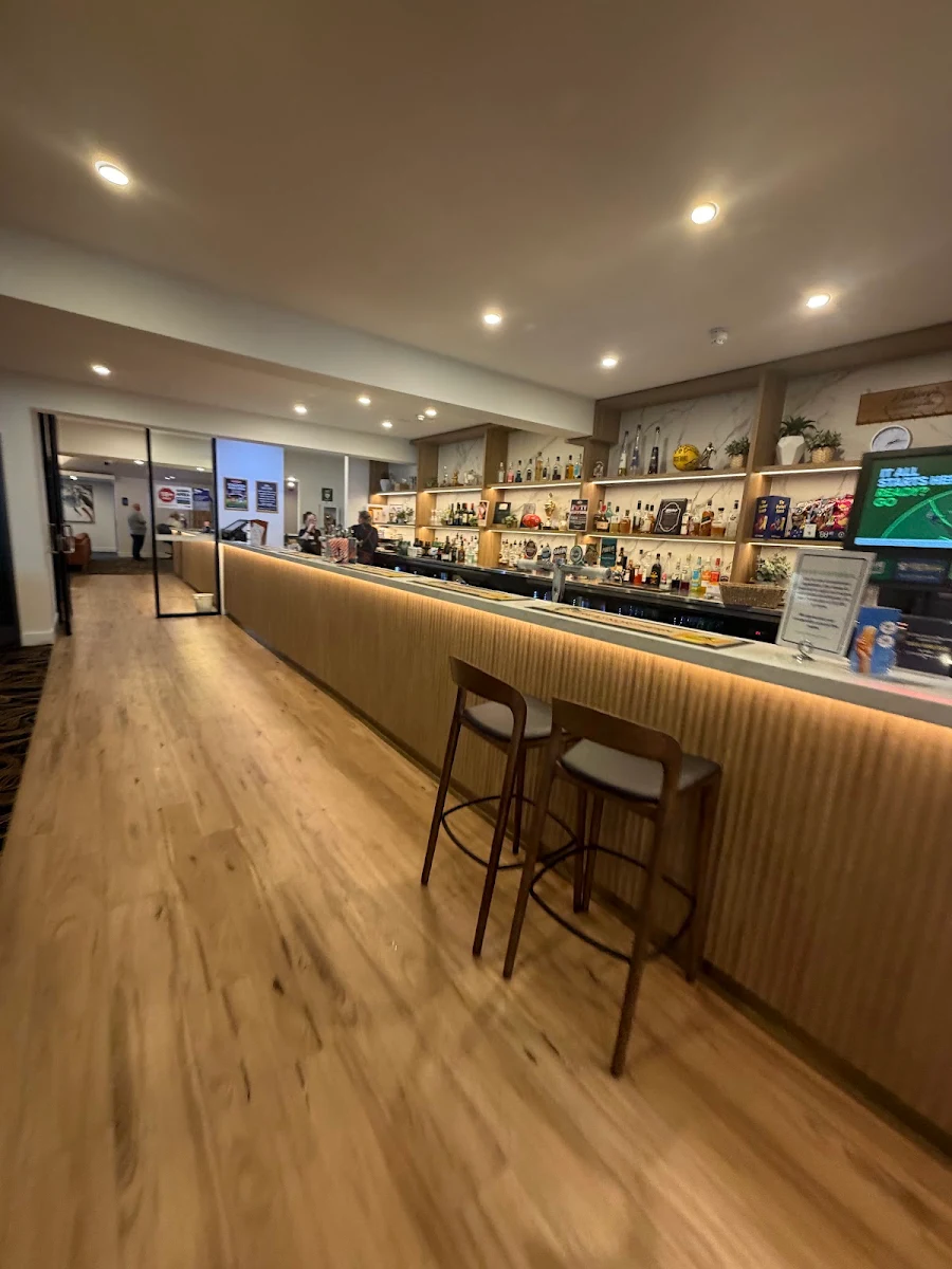 Vibe, Settlers Tavern