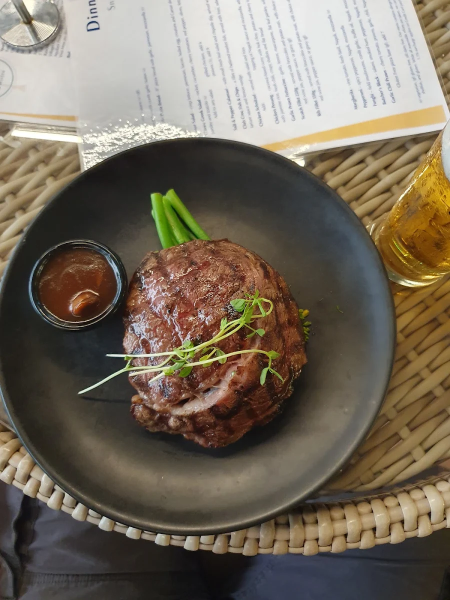 Menu, Club Croc Bistro