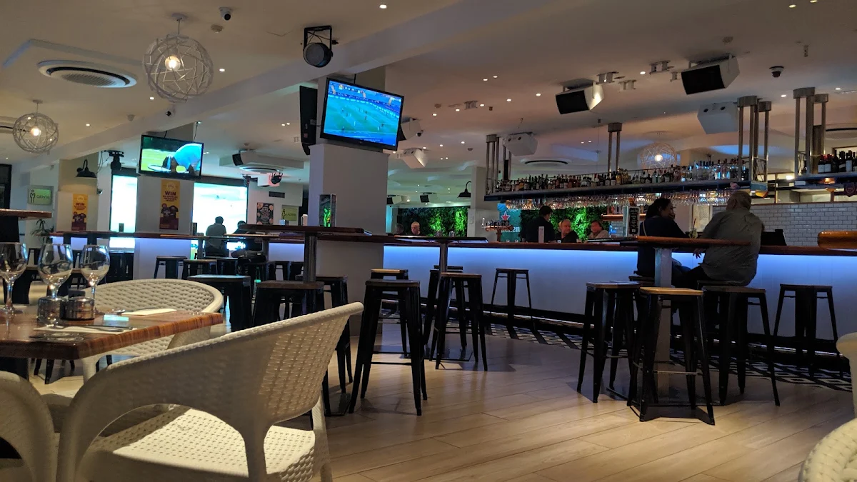 Vibe, The Cavill Hotel