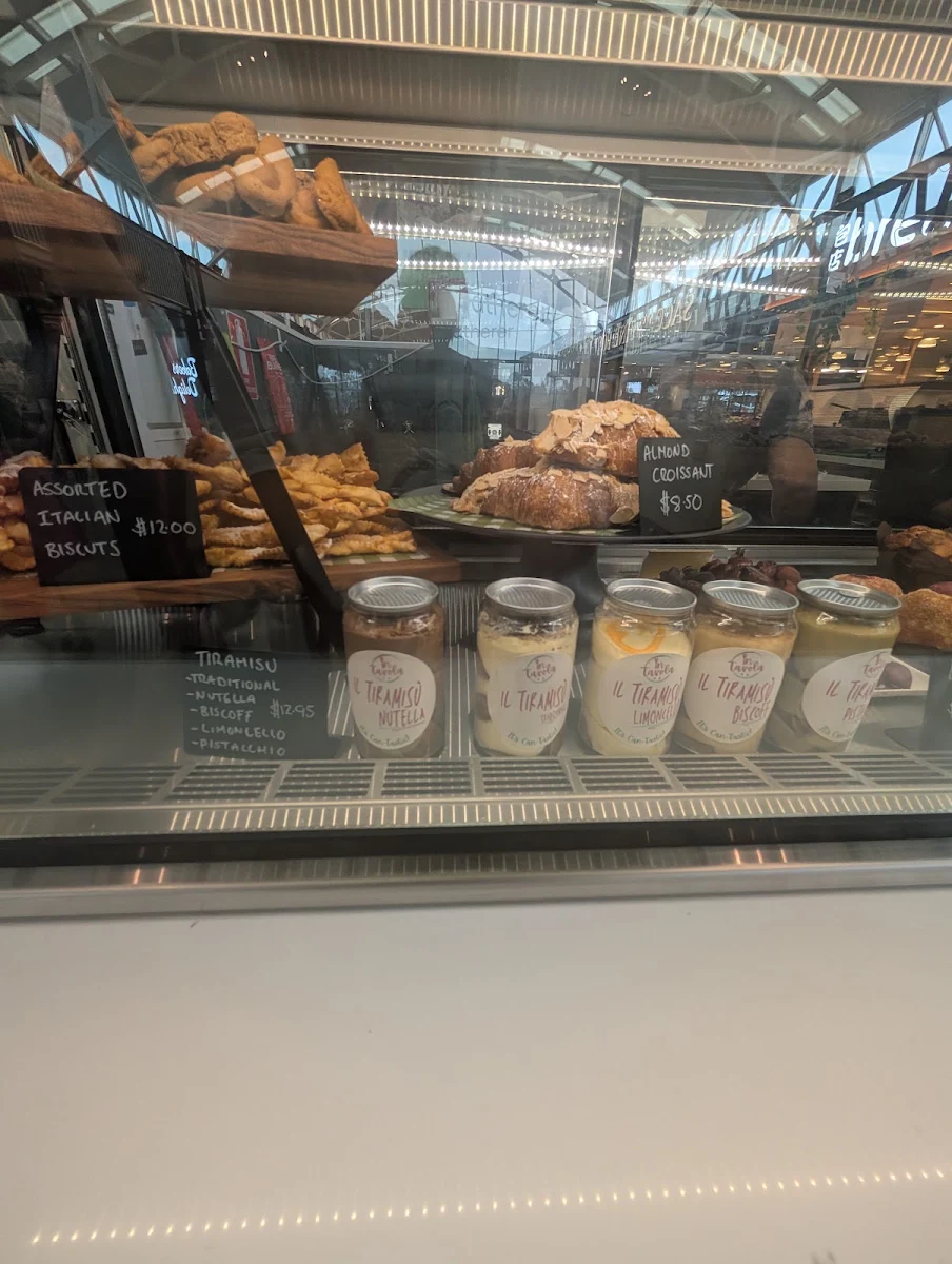 Vibe, The 3 Legs Cafe