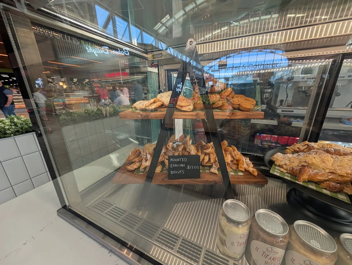 Vibe, The 3 Legs Cafe
