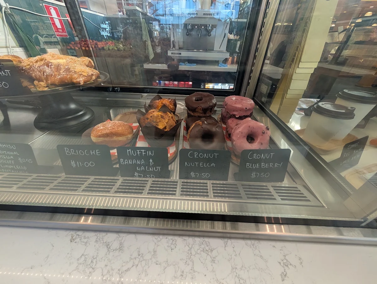 Vibe, The 3 Legs Cafe