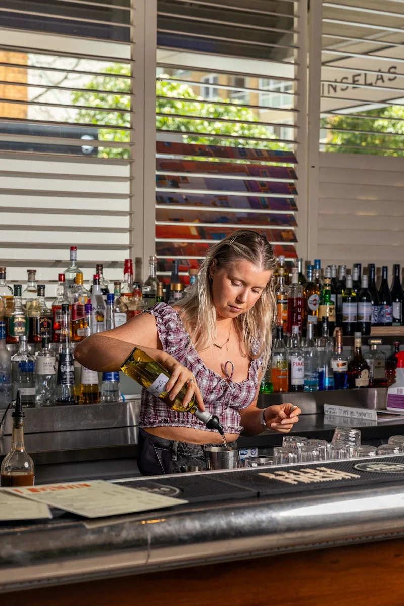 Vibe, Kinselas Hotel