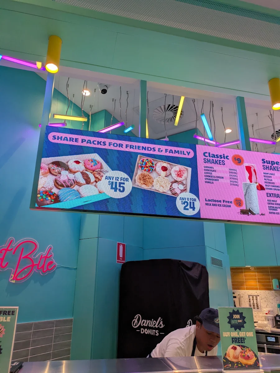 Menu, Daniel's World Square