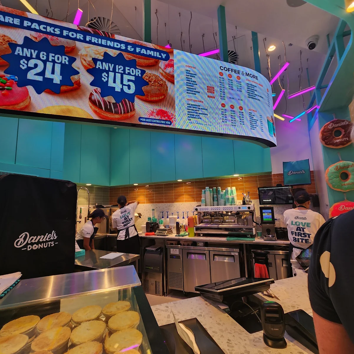 Menu, Daniel's World Square