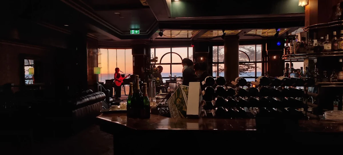 Vibe, Horizons Cocktail Lounge