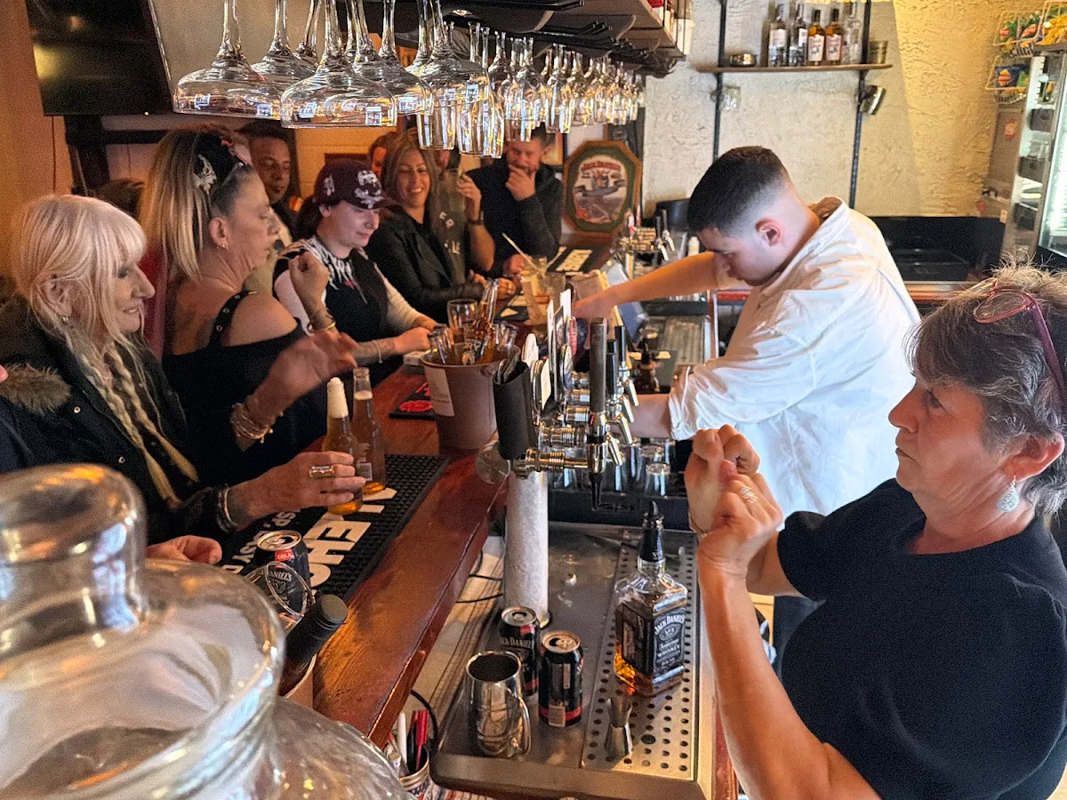 Vibe, Oak Tree Tavern