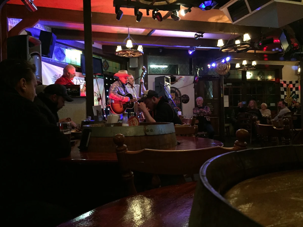 Vibe, Oak Tree Tavern
