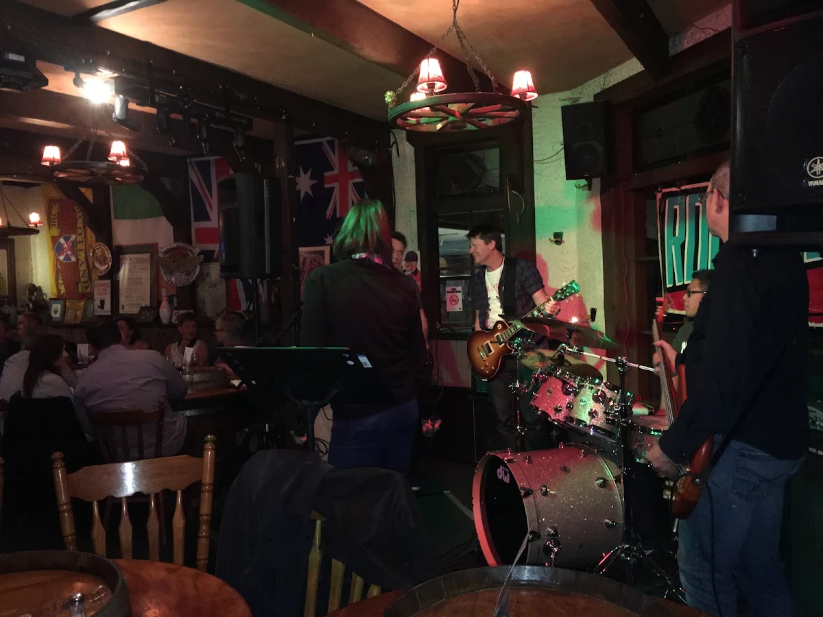 Vibe, Oak Tree Tavern