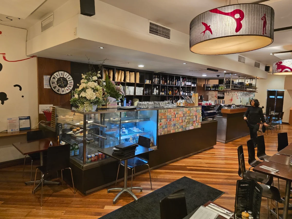 Vibe, RaceTrack Cafe