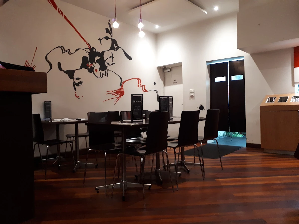 Vibe, RaceTrack Cafe