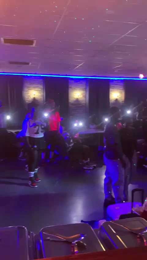 Vibe, D'Oaks Cafe & Lounge