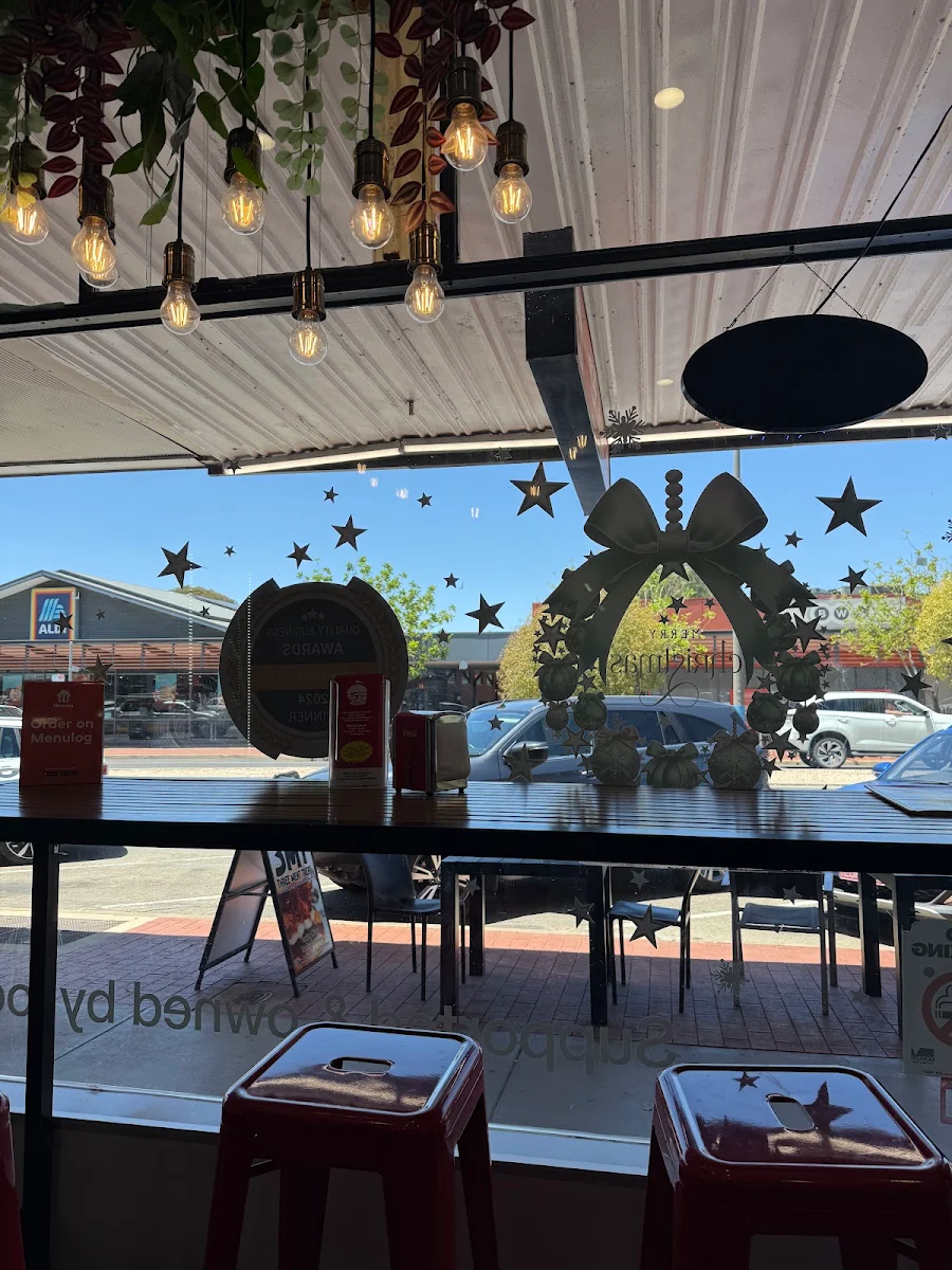 Vibe, Top Bun Swan Hill