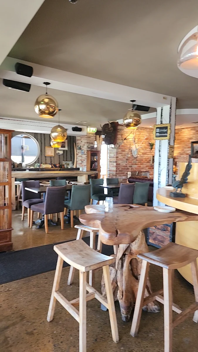 Vibe, The Cabin Small Bar