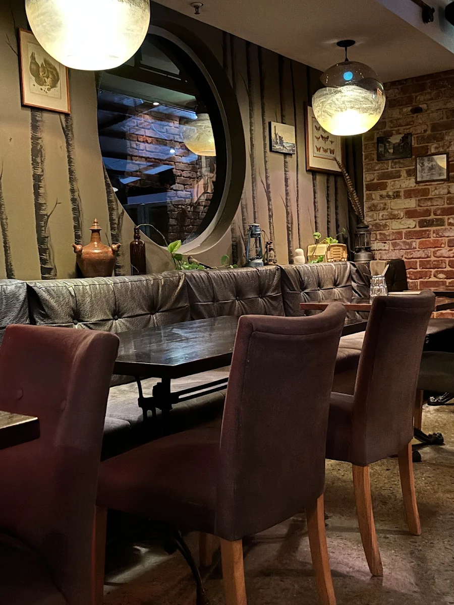 Vibe, The Cabin Small Bar
