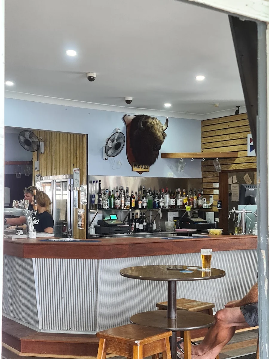 Vibe, Catho Pub ("Catherine Hill Bay Hotel")