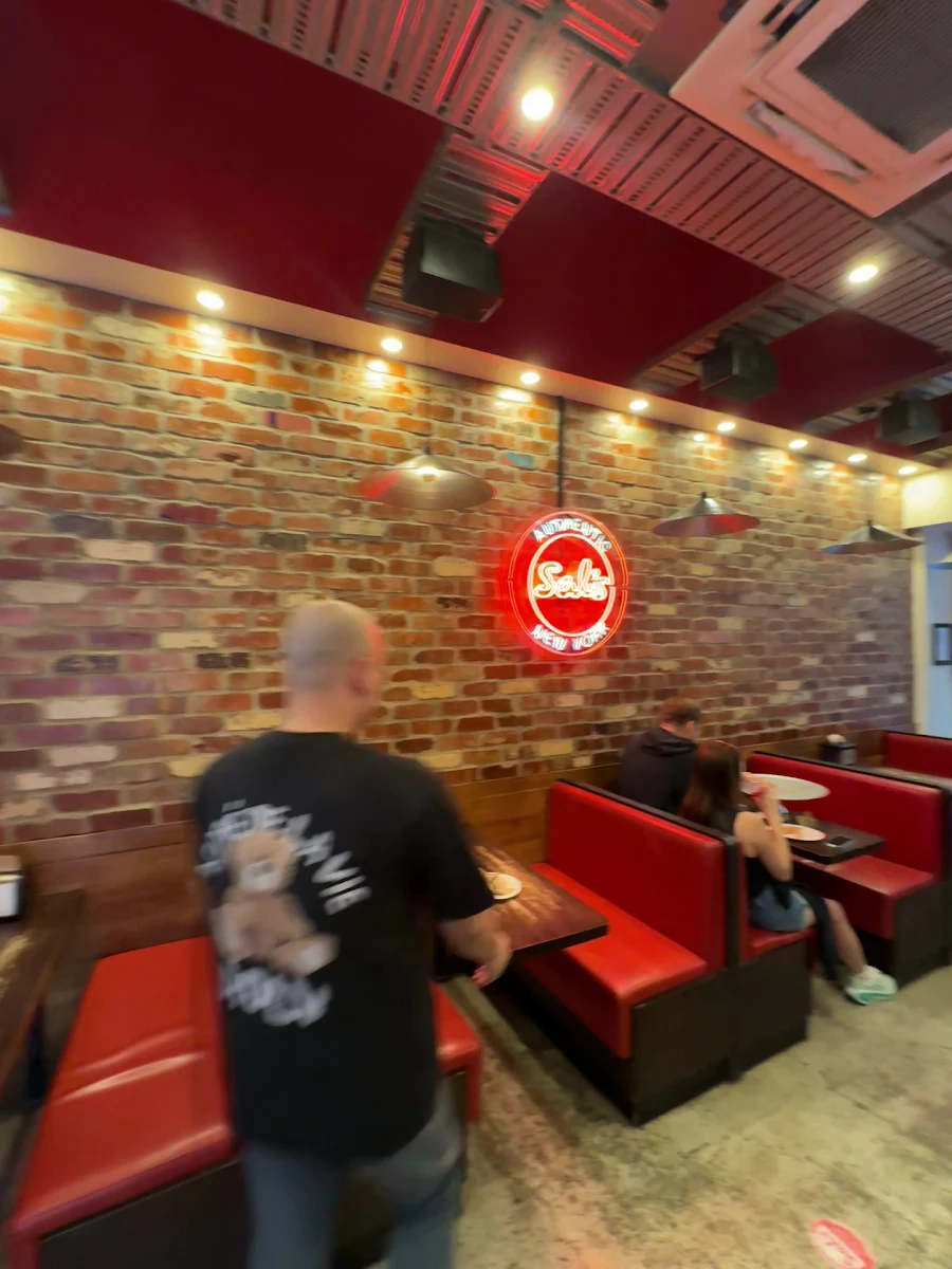 Vibe, Sal's Authentic New York Pizza - Flinders Lane