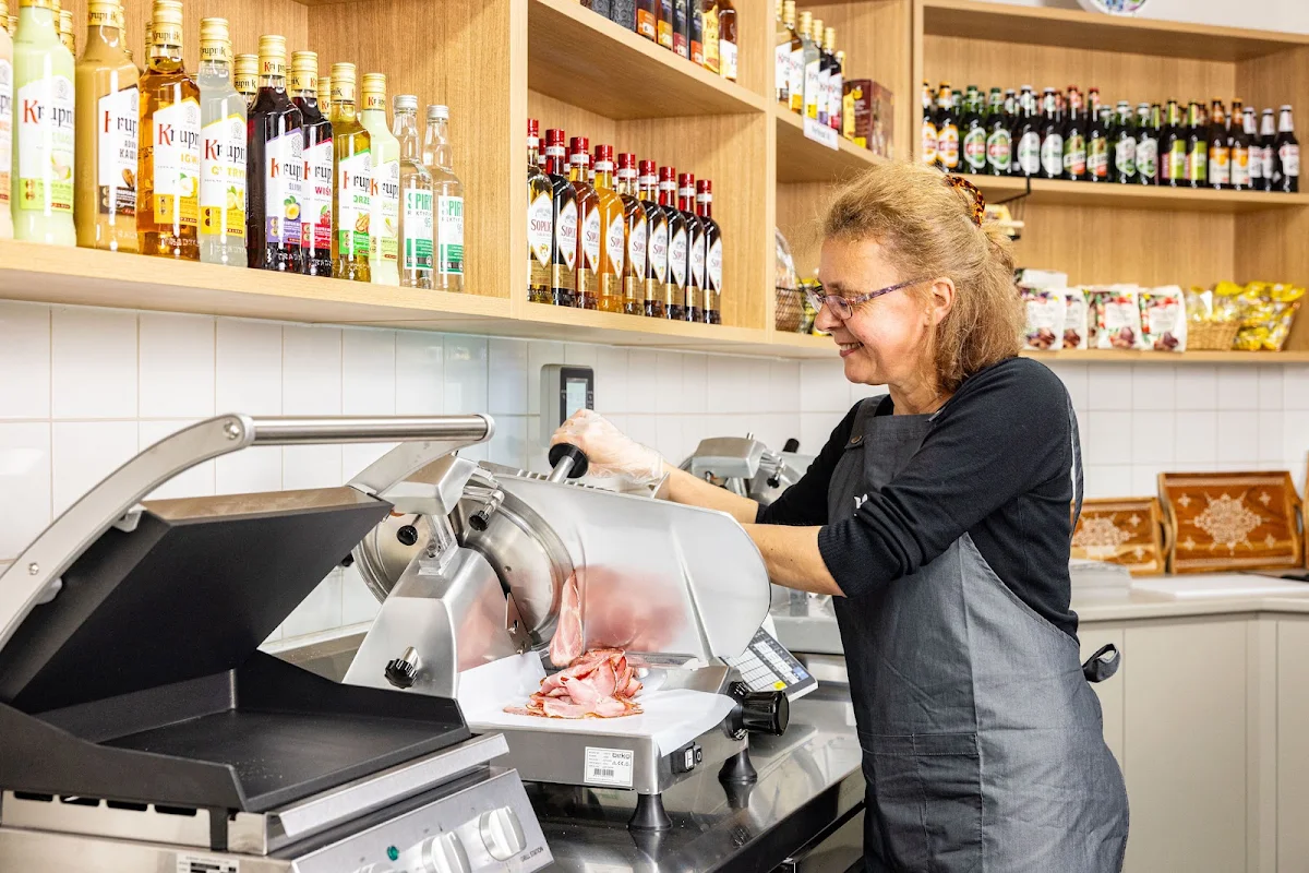 Vibe, Polka Café & Deli