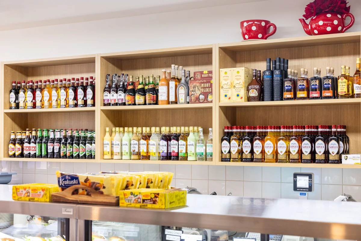 Vibe, Polka Café & Deli