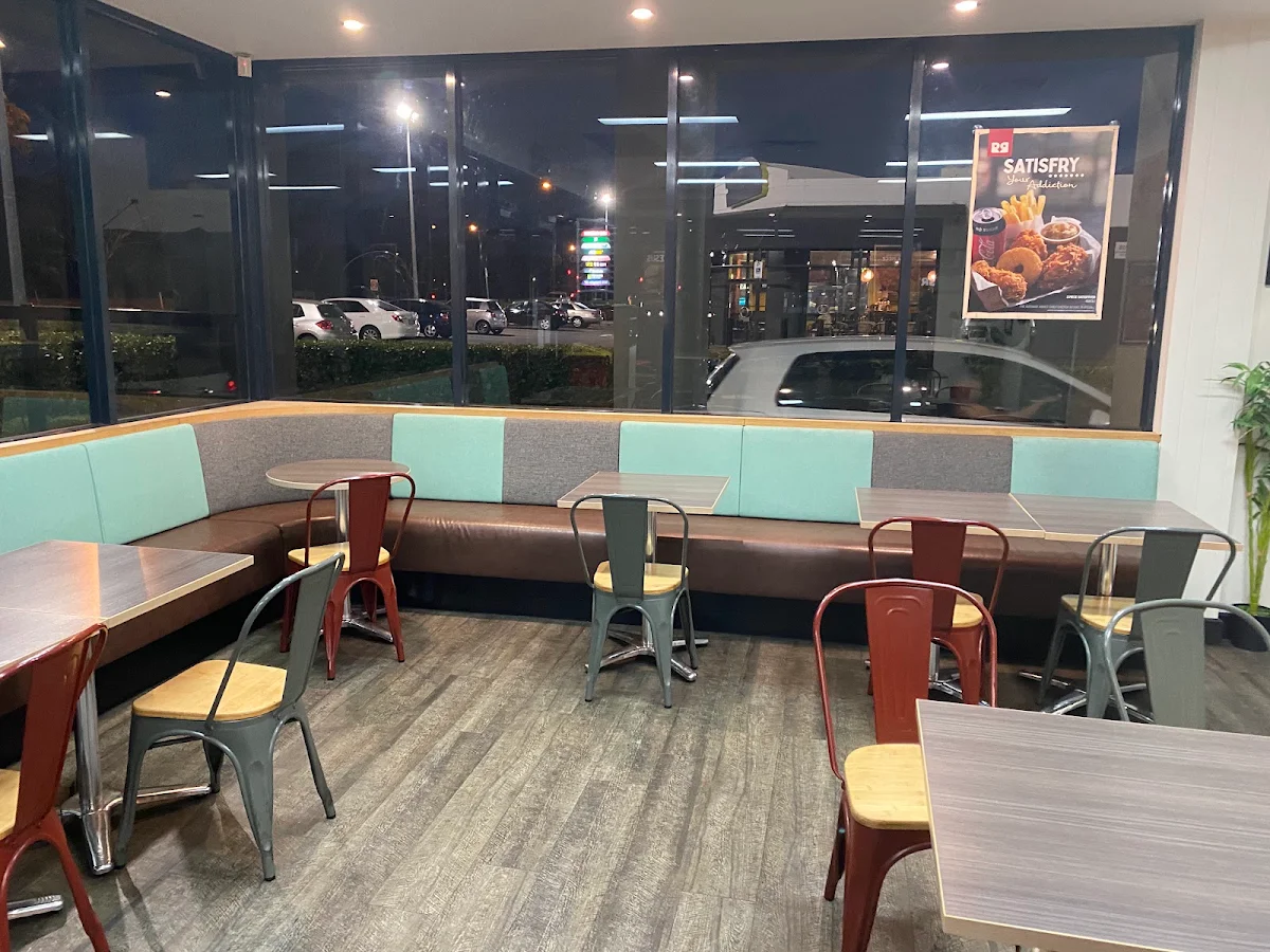 Vibe, Red Rooster Munno Para