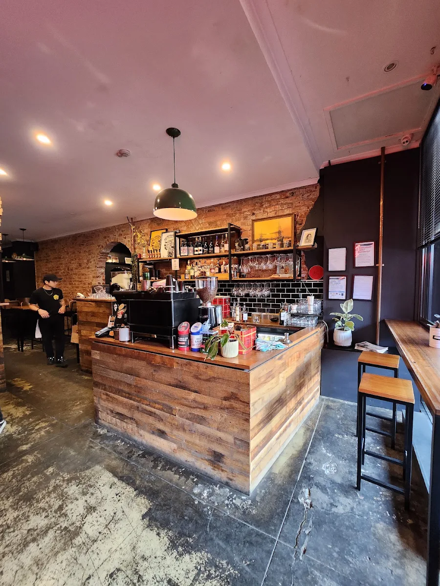 Vibe, Red Sparrow Pizza & Rooftop Bar