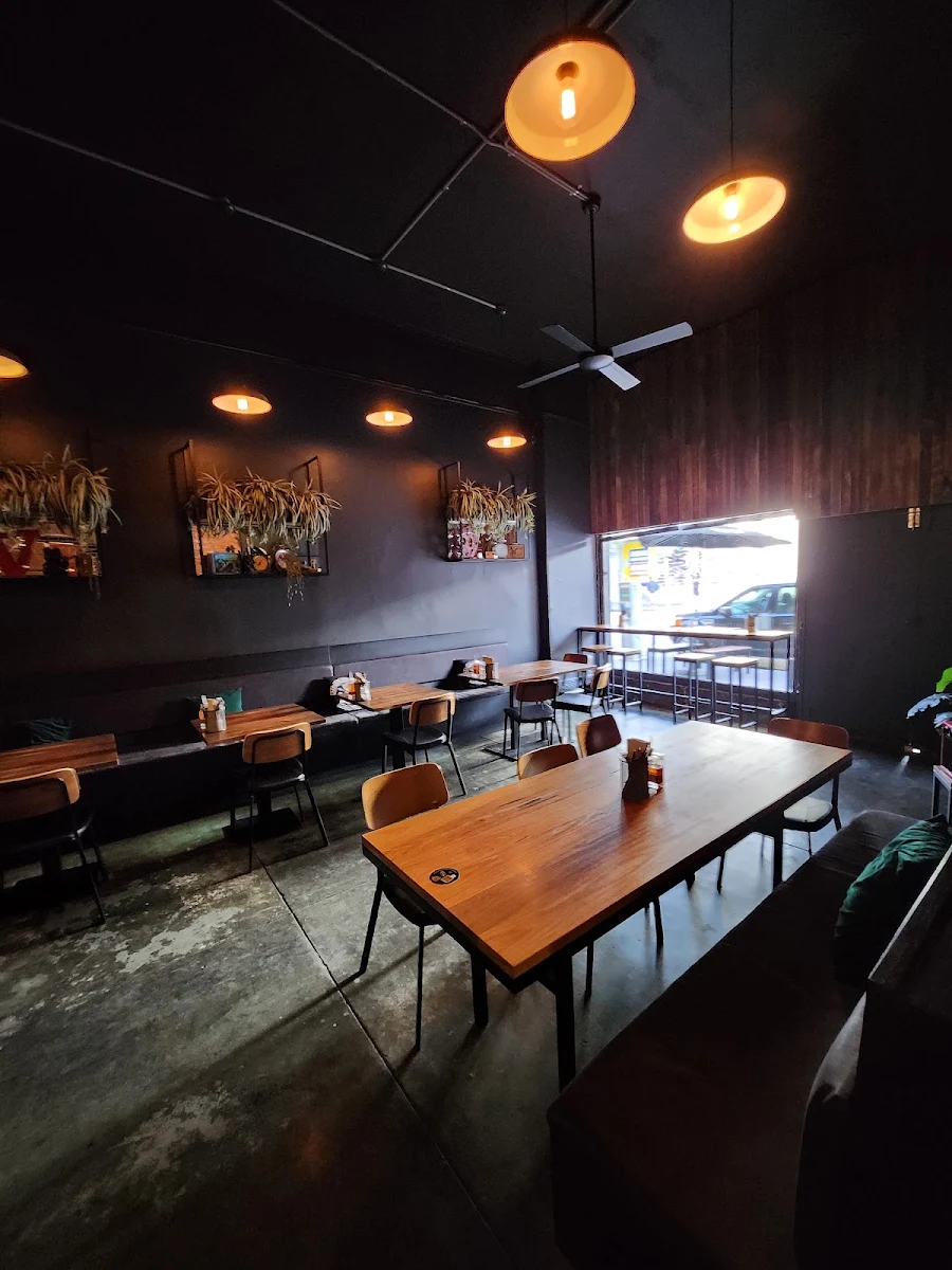 Vibe, Red Sparrow Pizza & Rooftop Bar