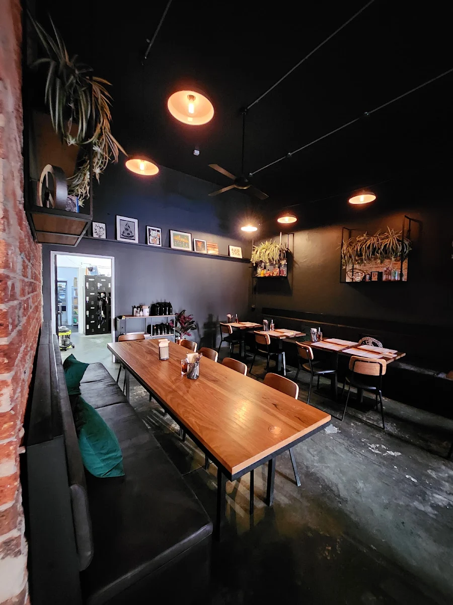 Vibe, Red Sparrow Pizza & Rooftop Bar