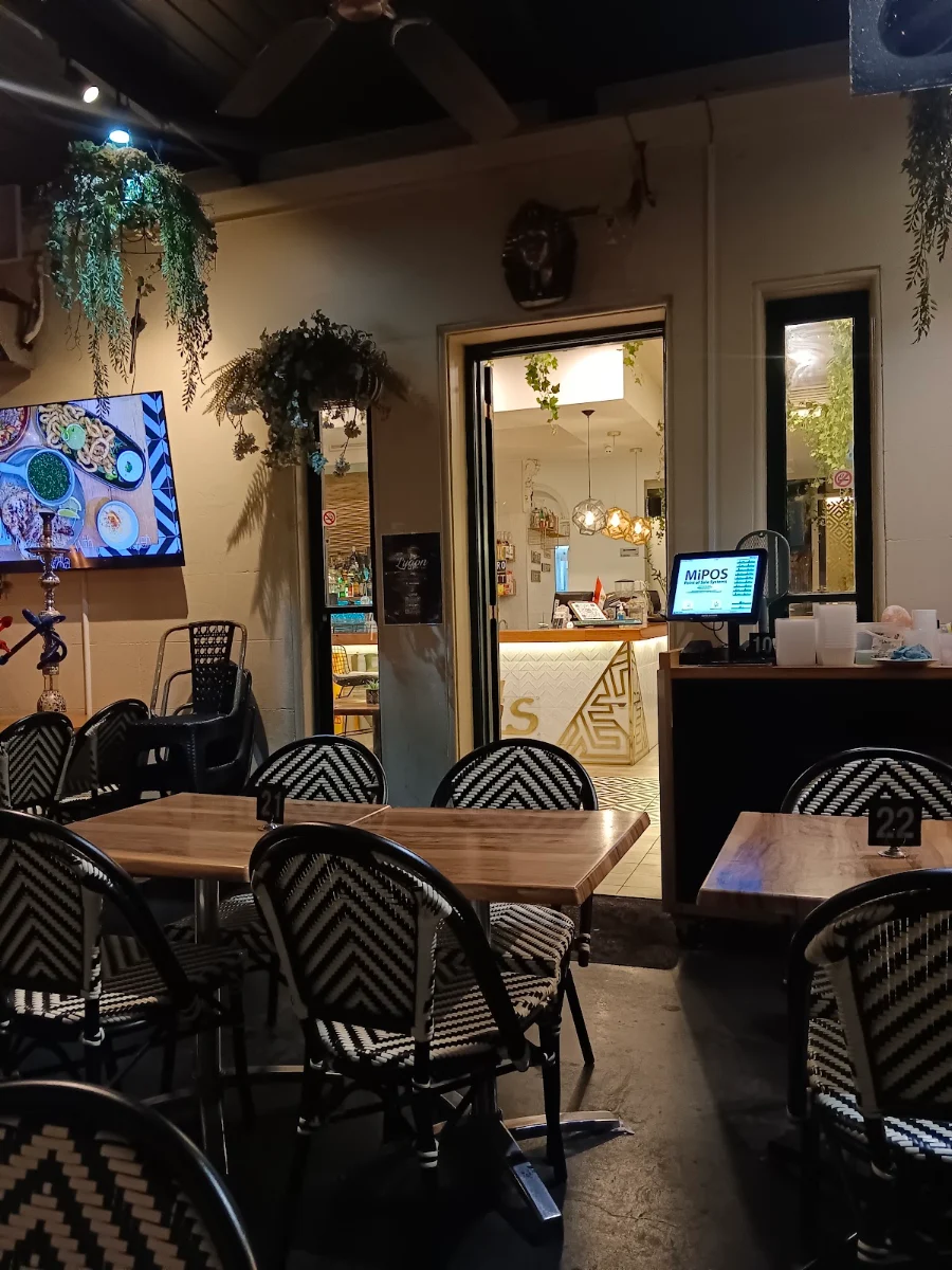 Vibe, Cairo By Nights Restaurant & Bar